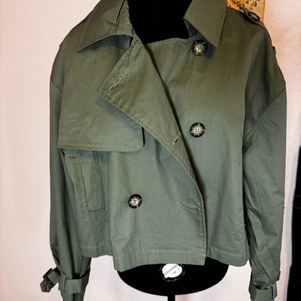 Minimalist Capsule Iris Olive Cropped Double Breasted Cotton Trench Medium - Picture 6 of 13